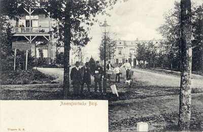 12570 Gezicht in de Prinses Julianalaan te Amersfoort, uit het zuidoosten; met links de voorgevel van het hotel-pension ...